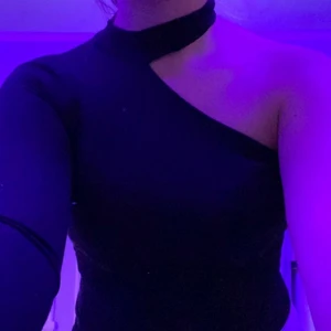 Svart tröja - Super fin svart tröja🖤 inte använda 💗💗 köparen betalar för frakt 📦 