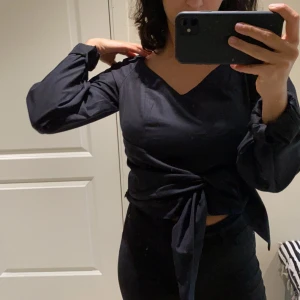 Tröja - Tröja från NAKD, säljs för 199kr har bara använts en gång.