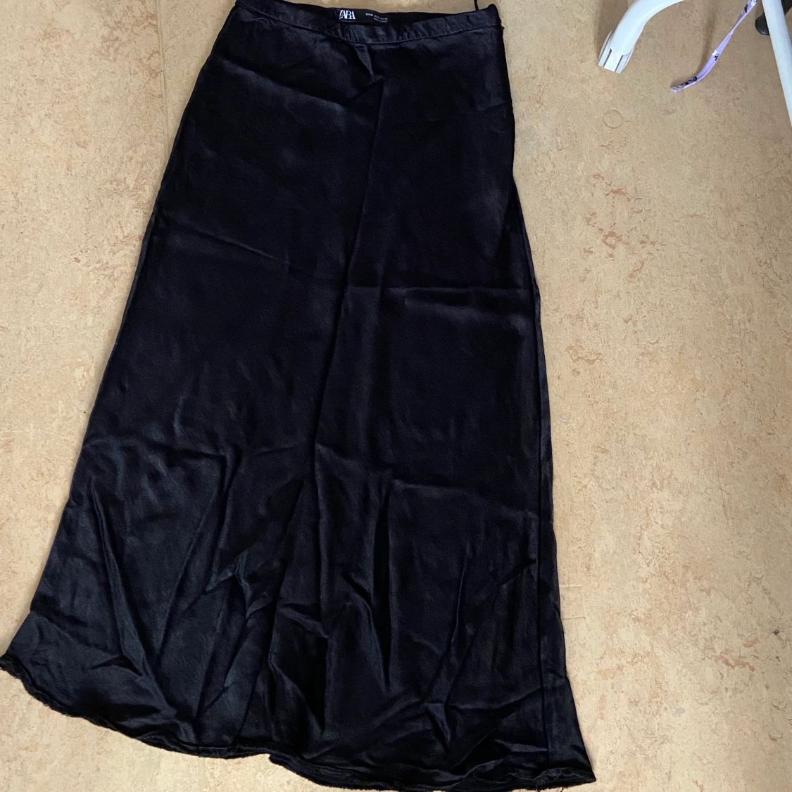 Svart Satinkjol från Zara - 90