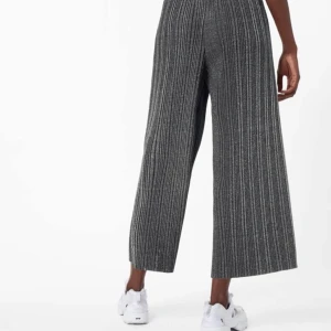 Sparkly wide leg floaty byxor  - Used but like new condition, super comfy floaty pants. Grey beautiful sparkly material. 