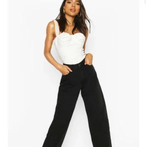 Boyfriend tall jeans - Säljer dessa helt nya boyfriend jeans pga fel storlek. Lapp sitter kvar. Köpare står för frakt