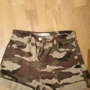Hög midjade militär shorts från berska frakt tillkommer 