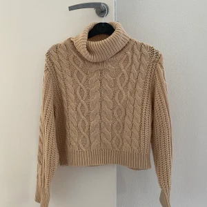 Stickad tröja beige - Stickad tröja i storleken XS!