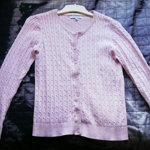 Isolde stickad rosa knapptröja  - Stl M, använd knappt en gång, 