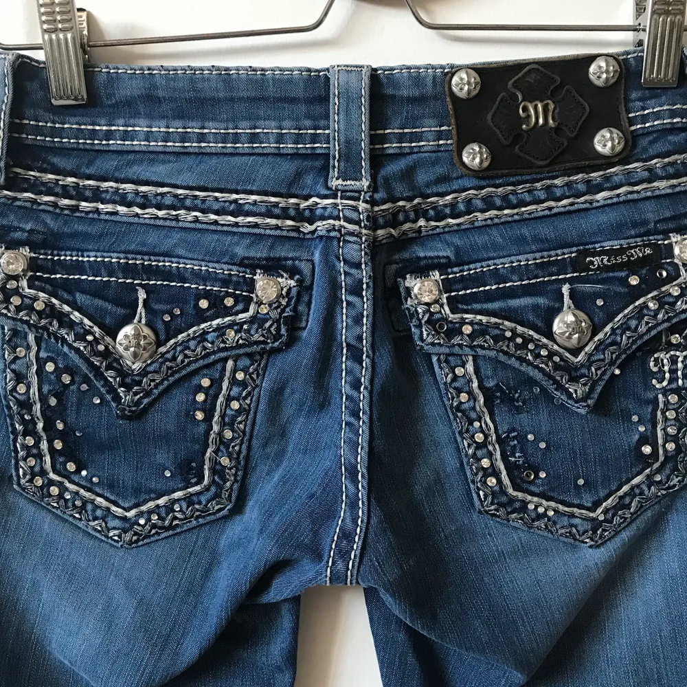 MissMe jeans storlek 24, en av de finaste och skönaste  jeansen jag ägt. Hade gärna visat de på men får tyvärr inte de över rumpan längre :( kom med bud , inget pris satt. Jeans & Byxor.