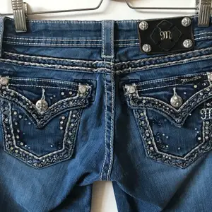 MissMe jeans storlek 24, en av de finaste och skönaste  jeansen jag ägt. Hade gärna visat de på men får tyvärr inte de över rumpan längre :( kom med bud , inget pris satt
