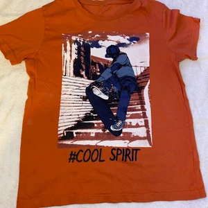 Barn tshirt stl 152 - Tshirt i storlek 152. Väldigt fint skick!