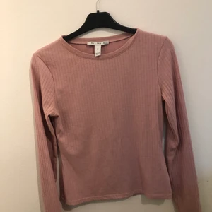 Ribbad tröja - Tight ribbad tröja i ”dusty rose”, storlek S från nelly