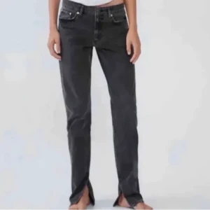 Jeans - Säljer nu mina zara jeans då dom är för små för mig,fint skick💖