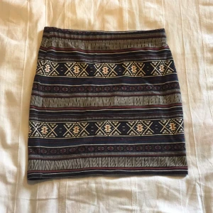  - Tubkjol från newyorker. Storlek XS men stretching så funkar absolut för S också. Sparsamt använd, fint skick! Fraktas eller möts upp i linköping