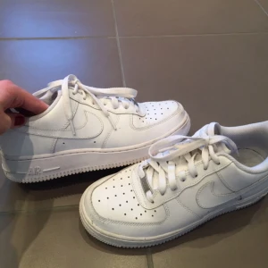  - Nike air storlek 40 knappt använda Frakt: 70kr Betalning: Swich