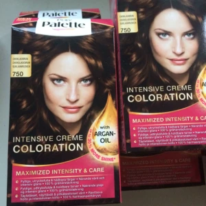  - Poly Palette i färgen chokladbrun. Fraktar