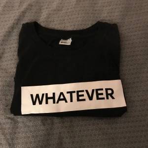  - Jätte fin T-shirt med tryck ”whatever” använd 1gång. 