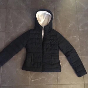  - Hollister jacka strl S,fint skick 