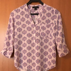  - Rosa blus. Knappt använd 