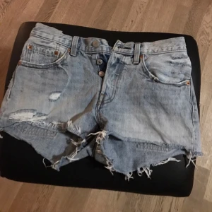  - Levis shorts modell 501. Lite osäker på storlek men passar en 36a