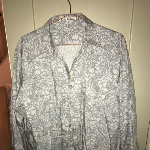  - Oversize skjorta från Acne, aldrig använd!! 