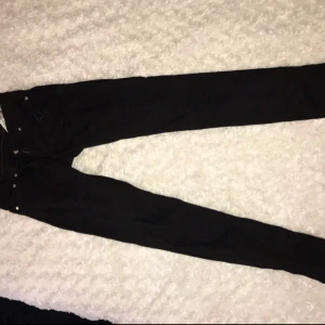  - Svarta skinny jeans från JC! Waist 25 :)