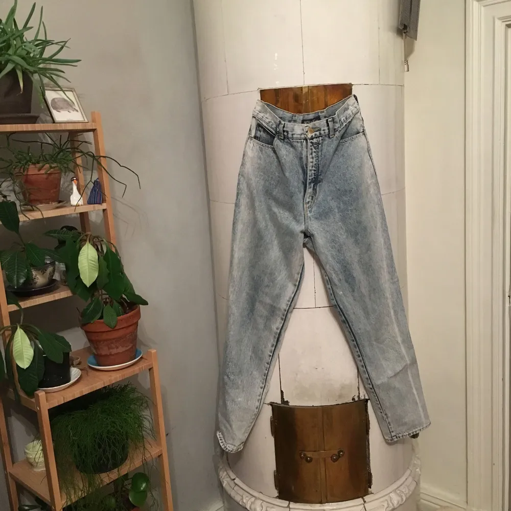 Asfina jeans, storlek ca 38-40 skulle jag säga. Skriv ett Meddelande för exakta mått. Jeans & Byxor.