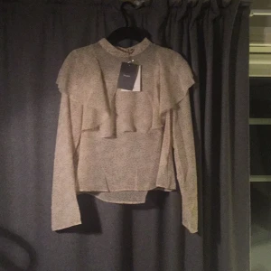  - Skit snygg blus från pull&bear i storlek s. Säljs pga fel storlek vilket är synd:(