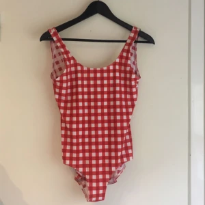  - Baddräkt från MONKI! Använd 1 gång! 