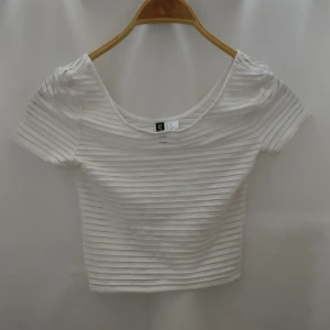  - Vit/transparent crop top ifrån H&M! ✨