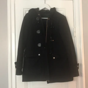  - Perfekta höstjackan från zara, rätt varm. Hämtas på Södermalm 
