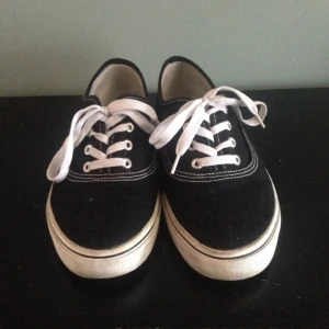  - Kreepers, Vans-imitation. Köpta på second hand, aldrig använda  