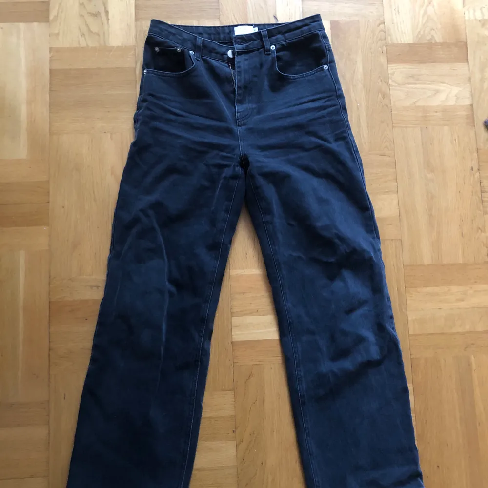 Superfina jeans från AFJ (NA-KD). Använda fåtal gånger. Storlek 38. . Jeans & Byxor.