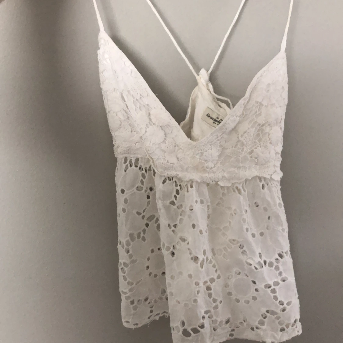 Abercrombie topp med blommor storlek M