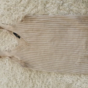 Linne  - Beiget linne från gina. Storlek s. Lite tjockare. 