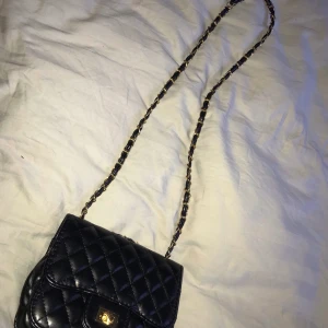 VÄSKA  - Aldrig använd 