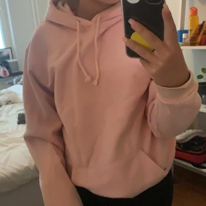 Hoodie - Ljusrosa JÄTTE SKÖN HOODIE 💞 kommer ej till användning, köpare står för frakten