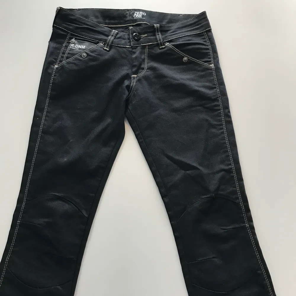 Super snygga jeans från Gstar, helt nya och oanvända! Originalpriset är 1399kr. Priset kan diskuteras och frakten ingår!. Jeans & Byxor.