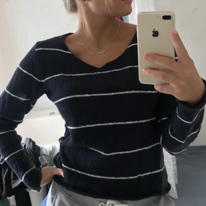 Holebrook Sweden tröja - Marinblå holebrook sweden tröja som ej kommer till användning. Ny pris 999kr. Köparen står för frakten