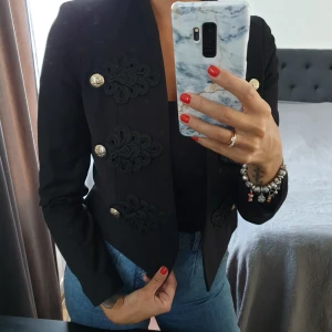 Cropped blazer with golden buttons - NEW cropped blazer with golden buttons - size 36 ( S-M) - from River Island