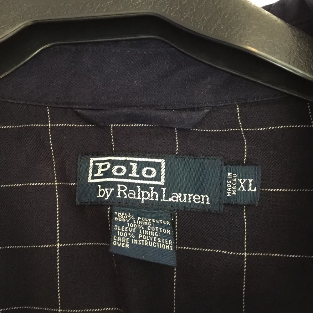 Blå vintage jacka från Polo by Ralph Lauren! Superbra skick utan fläckar eller nåt! Är i storlek Xl men sitter som en stor M eller liten L!. Jackor.