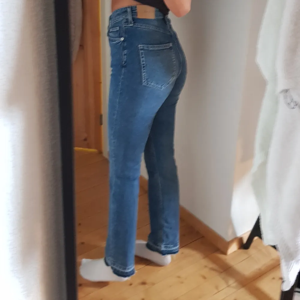 Jeans från H&M. Köpta för 299❤ kom med bud❣. Jeans & Byxor.