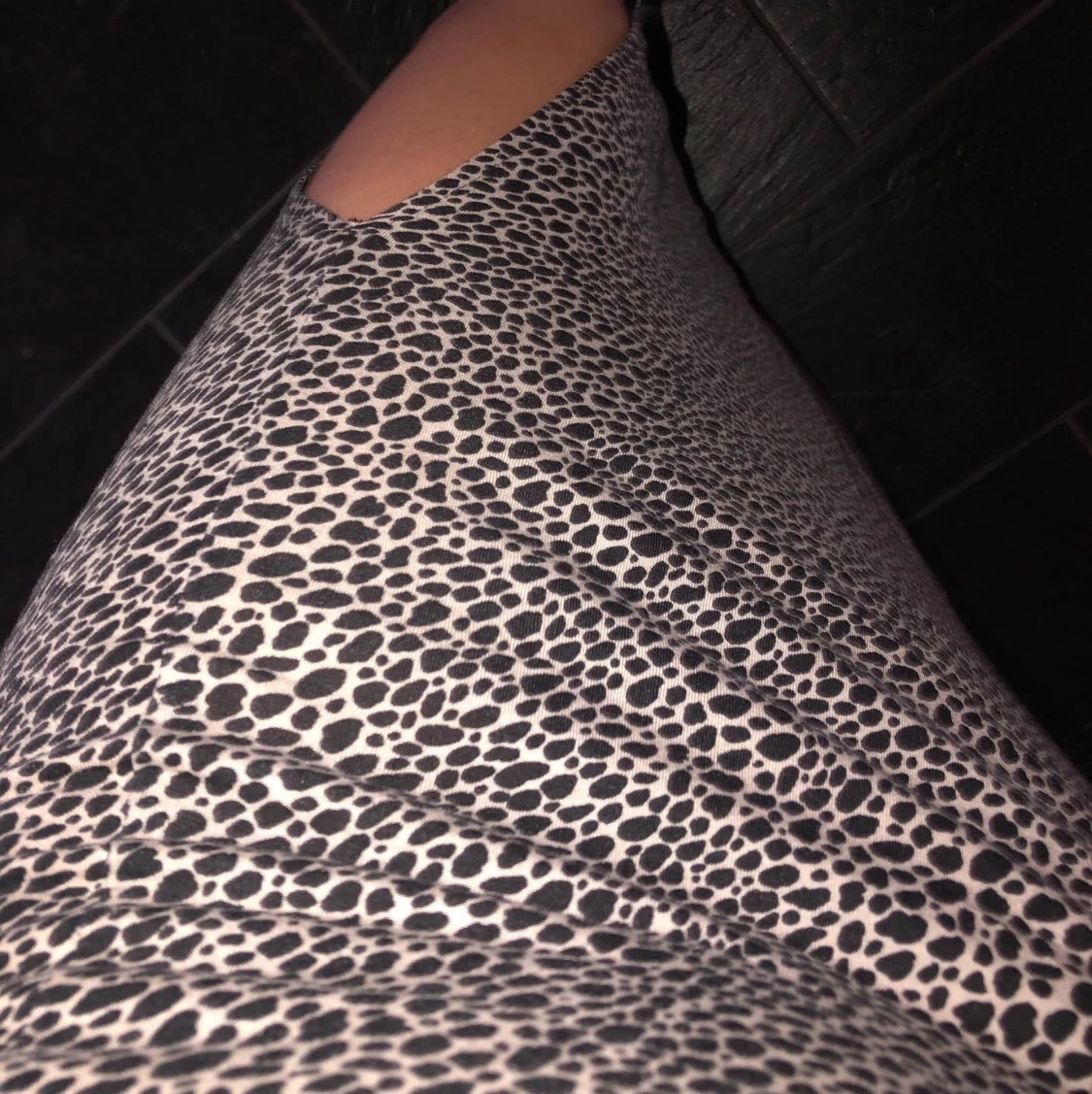 Prickig/leopardkjol - 91