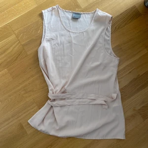Söt blus - Blus i storlek M, från veromoda ! Köparen står för frakten 