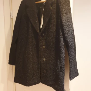 Kappa, helt ny. - Helt ny jacka, säljer för 350kr + frakt.