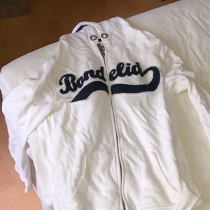 Jättefin tröja ifrån bondelid! - Så fin o så mysig sälj på grund av garderobsrensning!