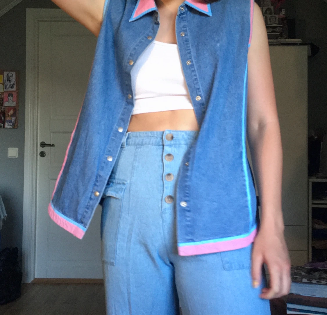 Handmålad jeansväst  - 90