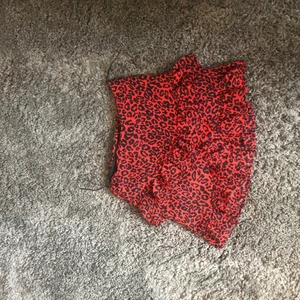 Kjol - Kjol från bikbok i stl L men är absolut som en M. Köparen står för frakten.