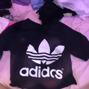 Adidas tröja - Helt ny adidas tröja inte min stil så säljer den 🥰 frakten blir 26kr