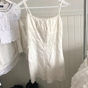 Playsuit  - Säljer min superfina playsuit i en milkmaid-modell💕frakten ligger på 60kr om det inte går att mötas upp i Uppsala🌸