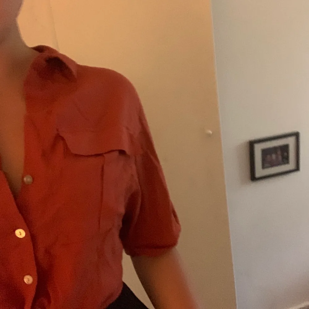 Jättefin orange/ brun tröja från bershka, funkar i både S och M. Använd fåtal gånger. T-shirts.
