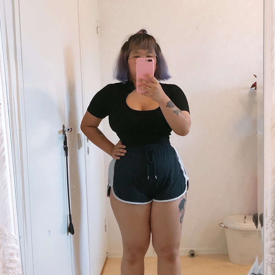 Crop top med boob-window - 90