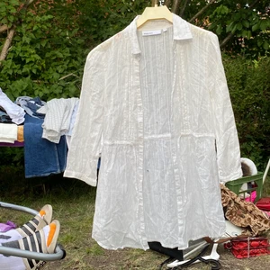 Vit skjorta  -  Storlek: S  Pris: 80kr Frakt: 44kr  Hör av dig om du är intresserad eller har några frågor kram💞💞 