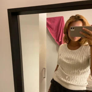 Gant Tröja - Säljer min avklippta kabelstickade Gant tröja så att den blir mer t-shirtaktig? Superfin men får ingen användning av den!